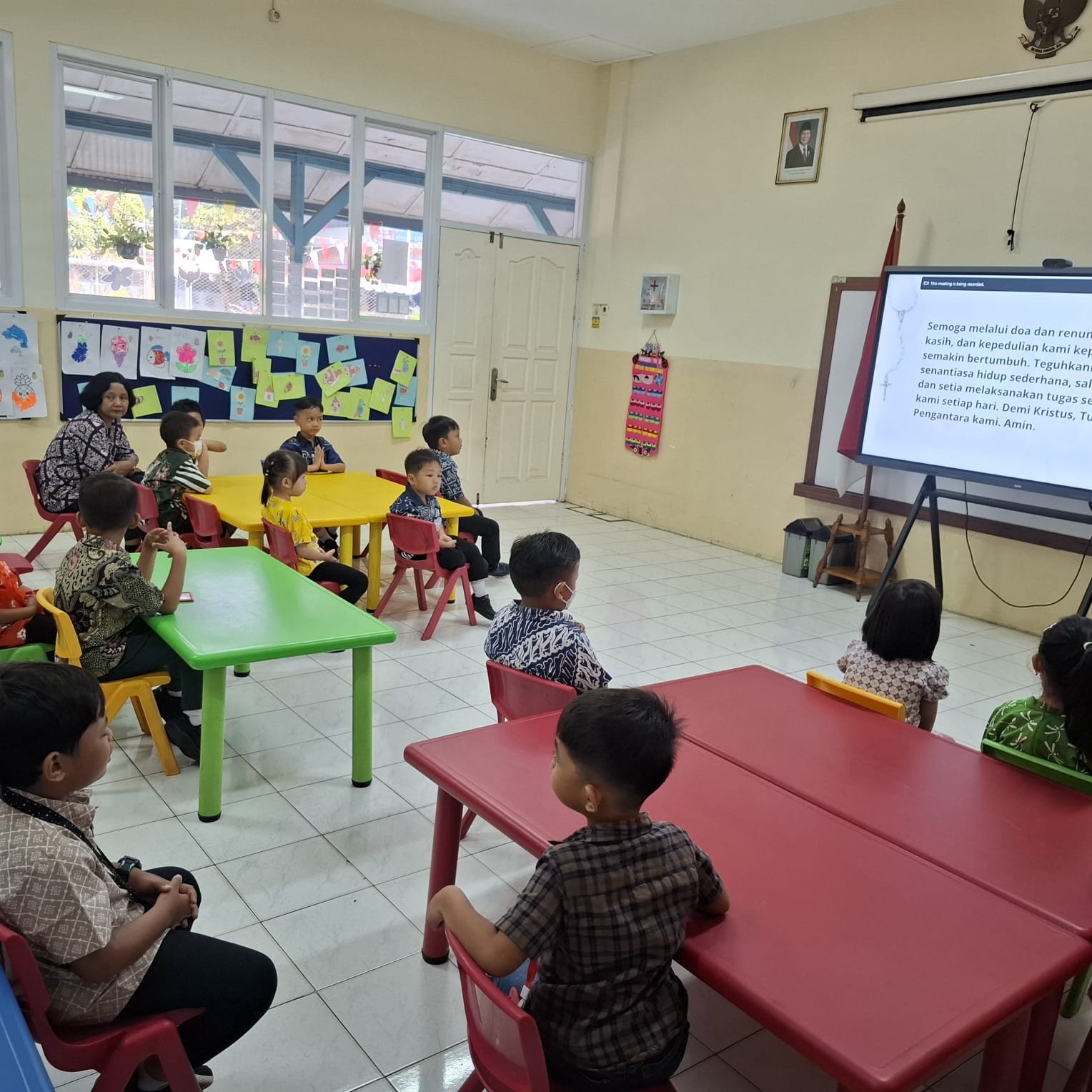 Novena Yubileum pertama Kongregasi CB merupakan rangkaian doa dan permenungan untuk mempersiapkan diri menyambut perayaan yubileum Kongregasi. Novena ini menjadi kesempatan bagi para suster dan seluruh keluarga besar Kongregasi CB untuk mengenang perjalanan sejarah, mensyukuri penyertaan Tuhan, serta memperbarui semangat dan spiritualitas pendiri. Novena hari ini dipimpin oleh suster Yetti CB, S.Pd, MS. MatdEd selaku anggota Dewan Pimpinan Umum CB Maastricht, Belanda.
