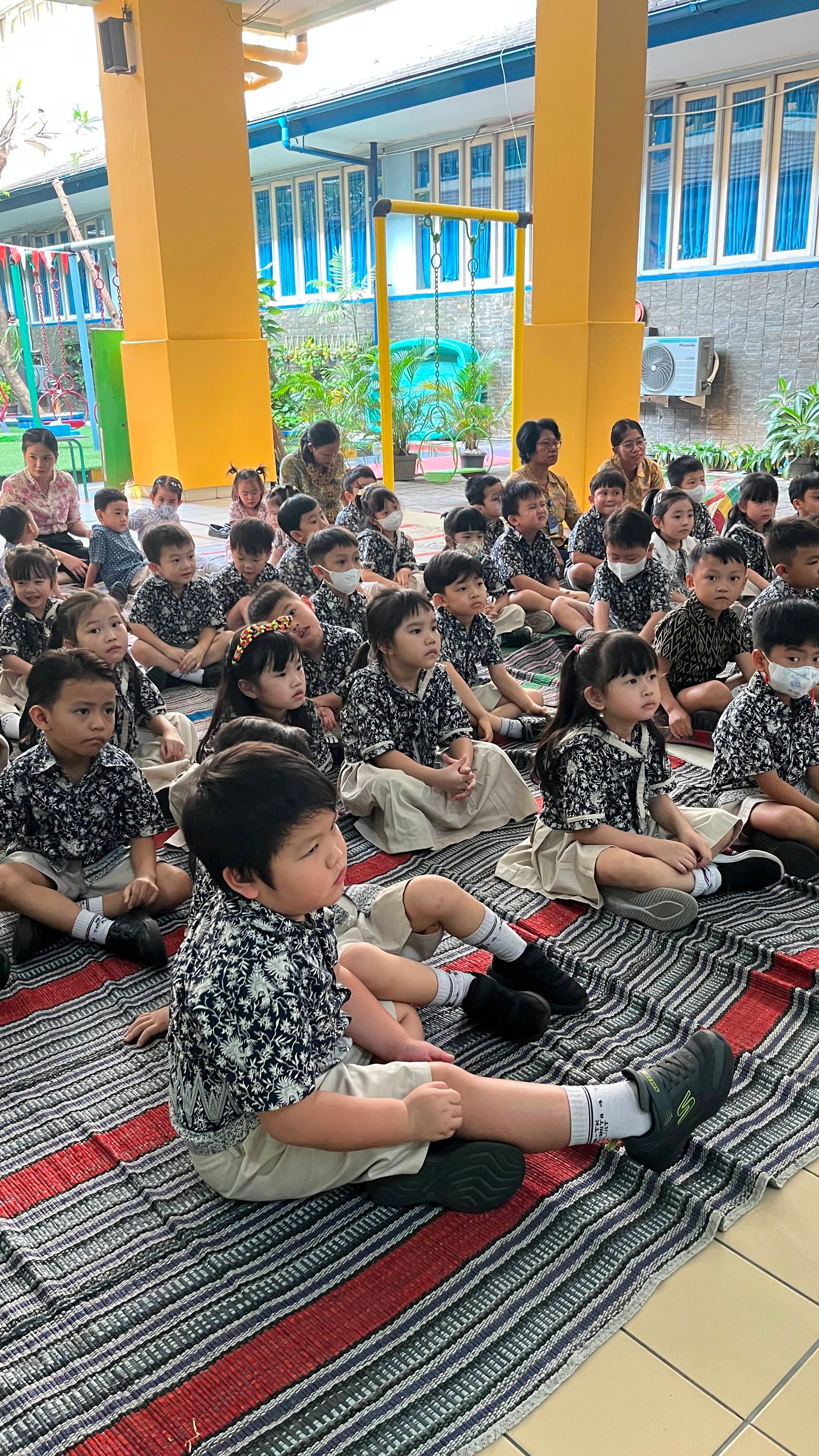 Novena Hari-1 KB-TK Tarakanita 4 menyongsong 75 tahun Yayasan Tarakanita 
Dalam rangka menyongsong 75 Tahun Yayasan Tarakanita, anak-anak KB-TK Tarakanita 4 turut mengambil bagian dalam kegiatan Doa Novena dengan penuh sukacita dan kesederhanaan. 💙
Melalui doa, kami belajar bersyukur atas perjalanan panjang Yayasan Tarakanita serta memohon penyertaan Tuhan agar Tarakanita terus menjadi karya pendidikan yang menghadirkan kasih, kepedulian, dan nilai-nilai luhur bagi generasi penerus.
75 Tahun Tarakanita — Bertumbuh dalam Kasih, Melayani dengan Hati. 🙏✨