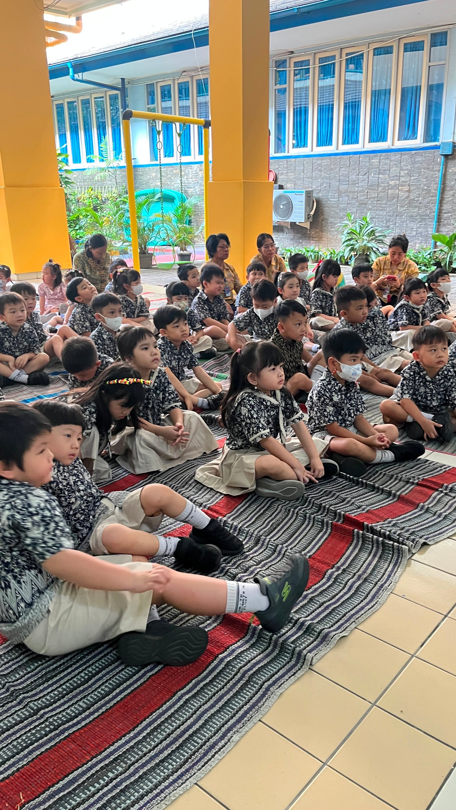 Novena Hari-1 KB-TK Tarakanita 4 menyongsong 75 tahun Yayasan Tarakanita 
Dalam rangka menyongsong 75 Tahun Yayasan Tarakanita, anak-anak KB-TK Tarakanita 4 turut mengambil bagian dalam kegiatan Doa Novena dengan penuh sukacita dan kesederhanaan. 💙
Melalui doa, kami belajar bersyukur atas perjalanan panjang Yayasan Tarakanita serta memohon penyertaan Tuhan agar Tarakanita terus menjadi karya pendidikan yang menghadirkan kasih, kepedulian, dan nilai-nilai luhur bagi generasi penerus.
75 Tahun Tarakanita — Bertumbuh dalam Kasih, Melayani dengan Hati. 🙏✨