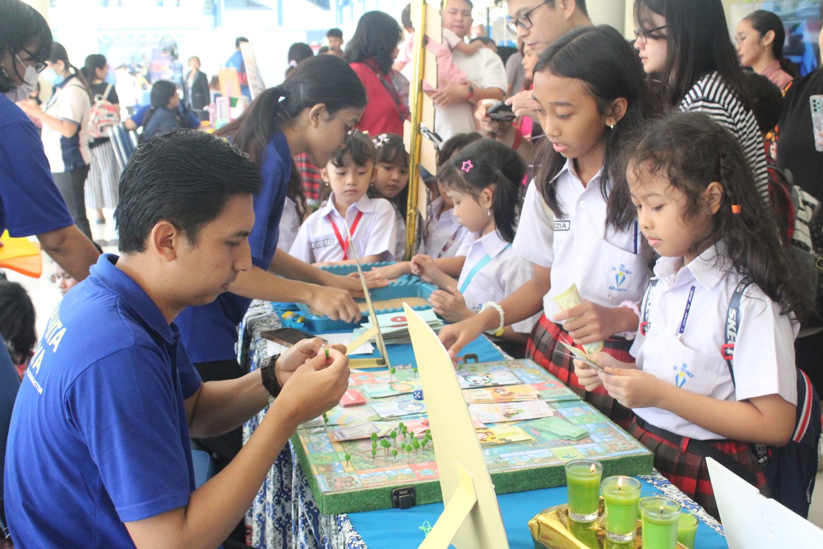 ✨ EDUFAIR & CAROLUS CUP 2026 A SUCCESS!✨

The Tarakanita Foundation—Surabaya Chapter successfully hosted the Edufair and Carolus Cup 2026 at the Carolus Complex with great spirit, camaraderie, and enthusiasm.

A variety of exciting activities enlivened the event :

✨ Educational Consultations
✨ Education Exhibition
✨ Entertainment
✨ Value Proposition Presentations
✨ School Creative Projects
🏆 Carolus Cup
🛍️ Bazaar

This success is the result of hard work, unity, and collaboration among all parties. Thank you to the participants, parents, the organizing committee, teachers, nuns, and sponsors for providing their full support, which allowed the event to run smoothly and joyfully. 💙💛

See you at the next Tarakanita event!
Greetings from Tarakanita!
One Heart, One Spirit!
Tarakanita, YES! 💙💛

