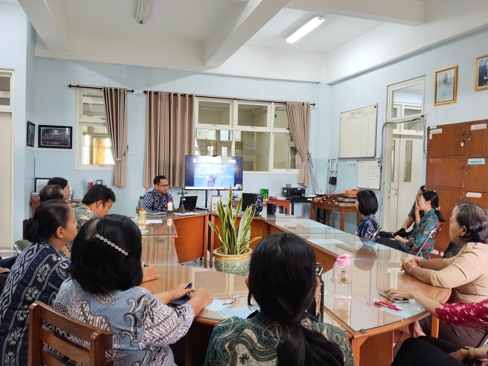✨ DOA NOVENA HARI PERTAMA ✨

Dalam rangka Syukur 75 Tahun Yayasan Tarakanita Wilayah Surabaya, keluarga besar Tarakanita memulai rangkaian Doa Novena dengan penuh iman, harapan, dan rasa syukur.

Semoga perjalanan doa ini semakin meneguhkan semangat kebersamaan dan pelayanan kita untuk terus bertumbuh, berkarya, serta menghadirkan kasih bagi sesama. 🩵