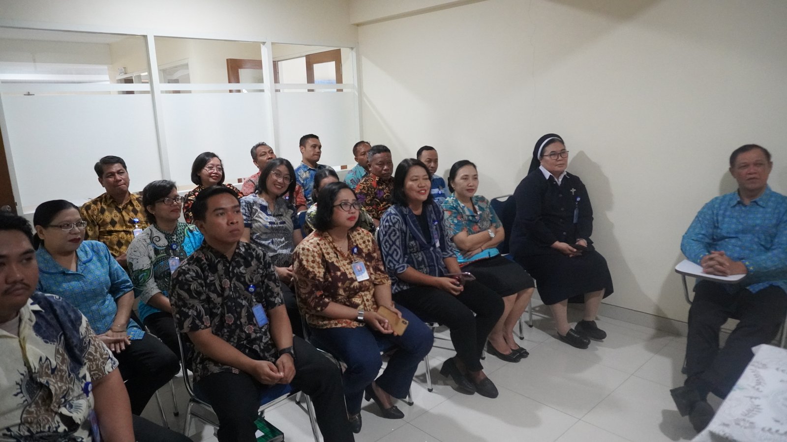 ✨ DOA NOVENA HARI PERTAMA ✨

Dalam rangka Syukur 75 Tahun Yayasan Tarakanita Wilayah Surabaya, keluarga besar Tarakanita memulai rangkaian Doa Novena dengan penuh iman, harapan, dan rasa syukur.

Semoga perjalanan doa ini semakin meneguhkan semangat kebersamaan dan pelayanan kita untuk terus bertumbuh, berkarya, serta menghadirkan kasih bagi sesama. 🩵