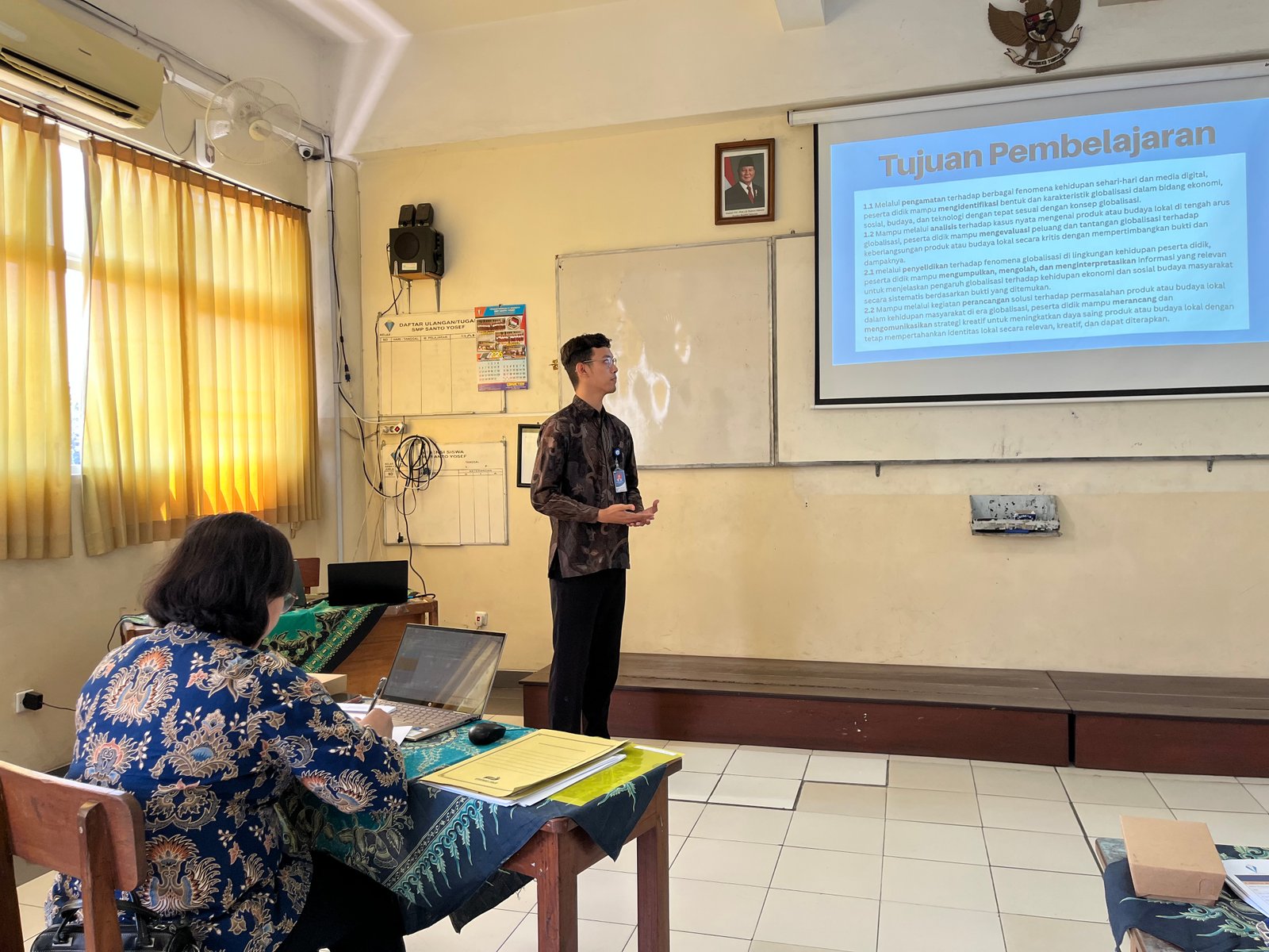 ✨ Ostarwil 2026 Telah Usai, Semangat Tarakanita Tetap Bersinar✨

Perjalanan penuh semangat, kreativitas, dan kebersamaan dalam Olimpiade Sains Tarakanita Wilayah (Ostarwil) 2026 resmi berakhir.

Bertempat di Komplek Yosef, Surabaya pada 5 September 2026, seluruh peserta telah memberikan usaha terbaiknya dalam menunjukkan kemampuan, bakat, dan kreativitas. Lebih dari sekadar kompetisi, Ostarwil menjadi ruang untuk belajar tentang sportivitas, kerja sama, keberanian, dan nilai Cerdas Berintegritas

Terima kasih kepada seluruh peserta, pendamping, panitia, guru, tenaga kependidikan, serta semua pihak yang telah mendukung terselenggaranya kegiatan ini. Setiap langkah, perjuangan, dan senyum yang tercipta menjadi bagian dari cerita indah keluarga besar Yayasan Tarakanita Wilayah Surabaya.

Sampai bertemu di Ostarwil berikutnya. Terus berkarya, terus berprestasi, dan tetap menjadi generasi Tarakanita yang unggul dan berintegritas. 💙💛
