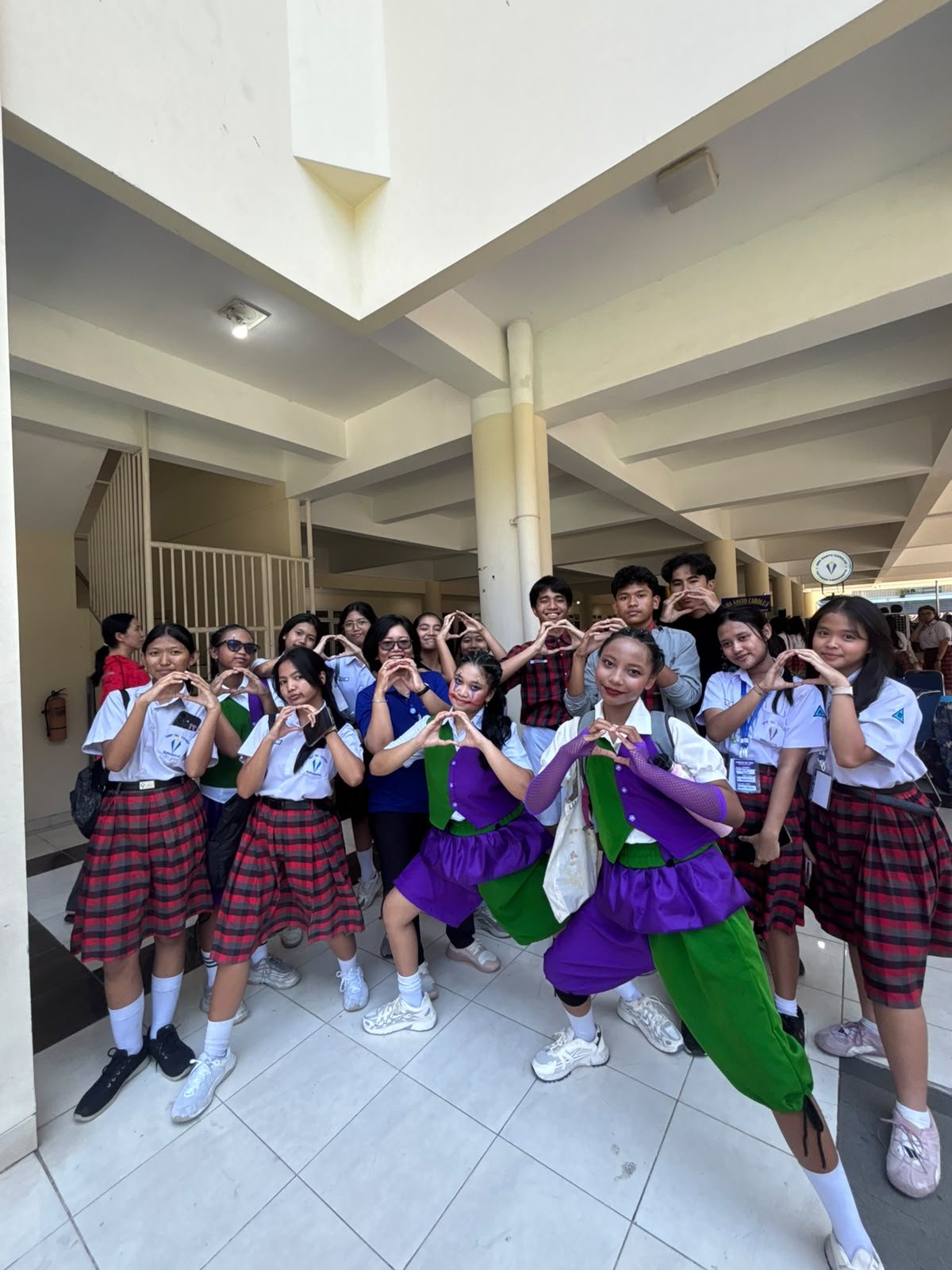 Semangat, Kreativitas, dan Kebersamaan di Carolus Cup & Edufair 

Keseruan dan antusiasme terpancar dalam kegiatan Carolus Cup dan Edufair yang berlangsung di Kompleks Carolus. Momen ini menjadi ruang bagi para peserta untuk mengembangkan potensi, menjalin kebersamaan, serta menunjukkan kreativitas dan semangat sportivitas.

Melalui kegiatan ini, keluarga besar Carolus terus menghadirkan pengalaman berharga yang penuh inspirasi, kolaborasi, dan kebahagiaan. 