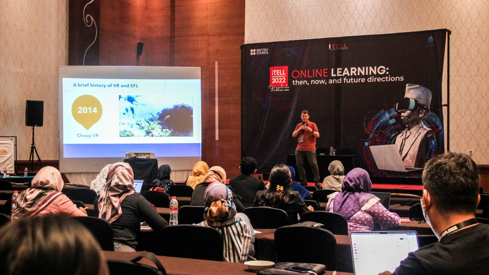 Seminar pendidikan karakter dan anti perundungan untuk membangun lingkungan belajar yang positif.